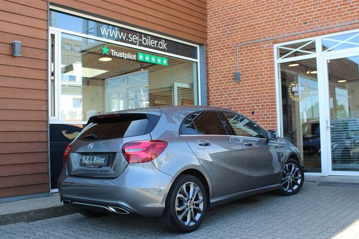 Grå Mercedes A180 d fra 2017