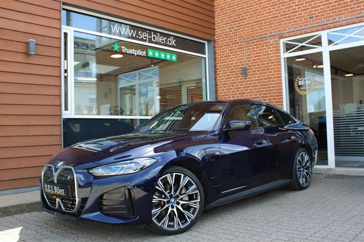 Blå BMW i4 fra 2023