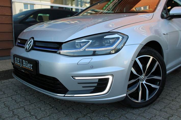 Sølv VW e-Golf VII fra 2020