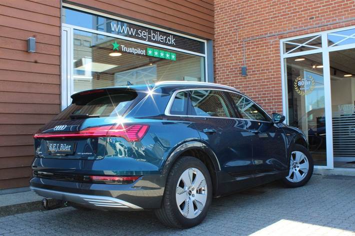 Blå Audi e-tron fra 2023