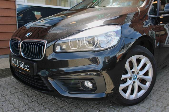 Sort BMW 225xe fra 2017