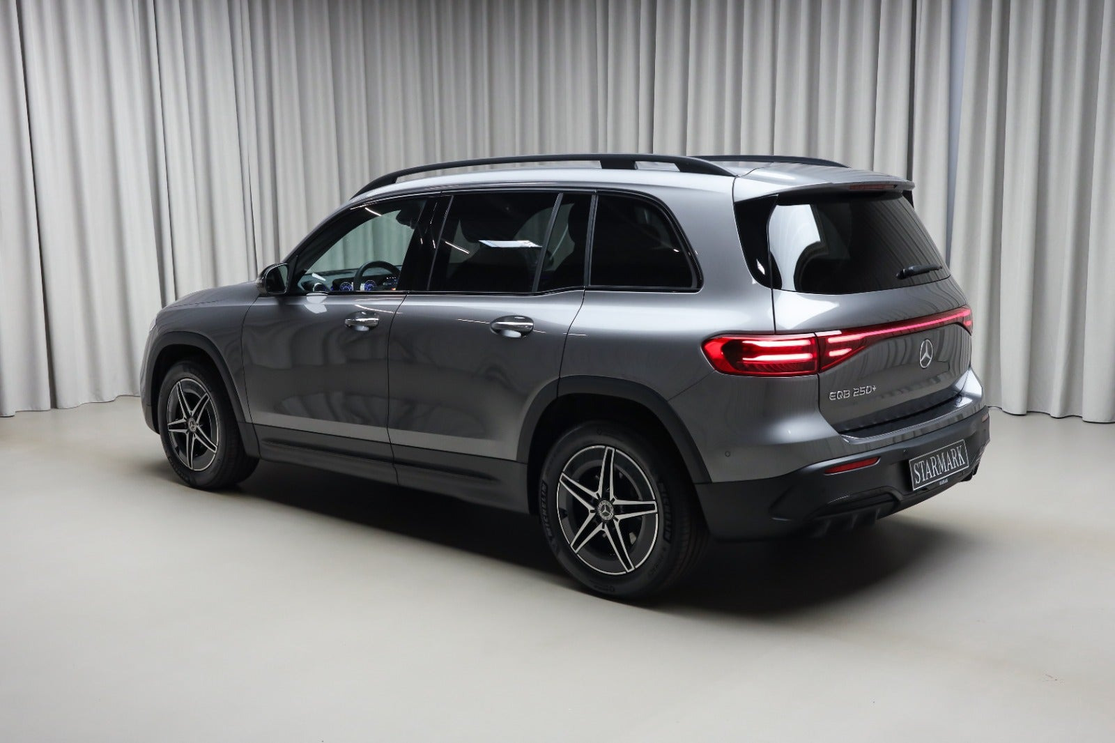 Grå Mercedes EQB250+ fra 2026