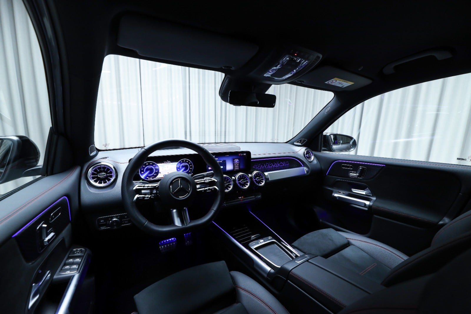 Grå Mercedes EQB250+ fra 2026