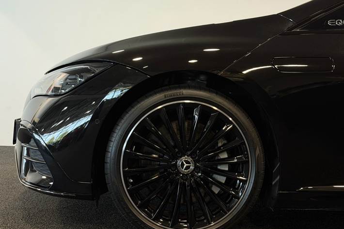 Sort Mercedes EQE300 fra 2025