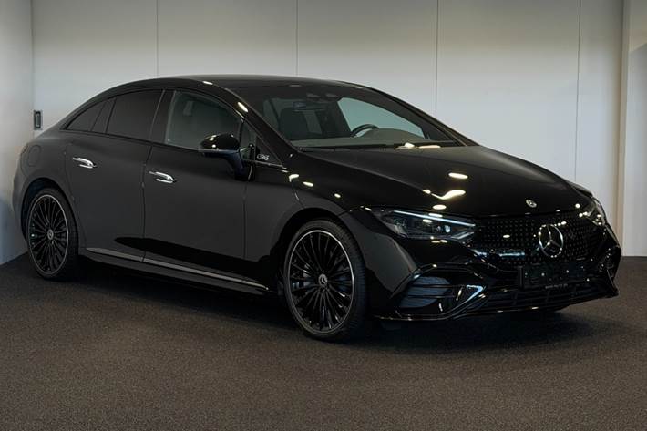 Sort Mercedes EQE300 fra 2025