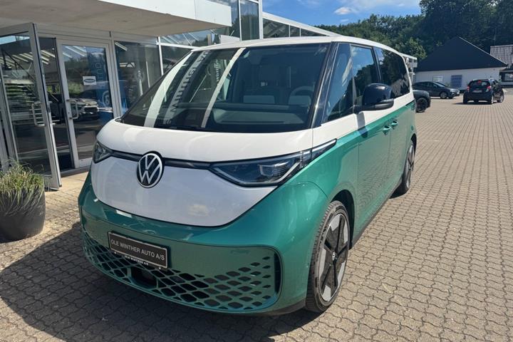 Grøn VW ID.Buzz fra 2024 set udefra