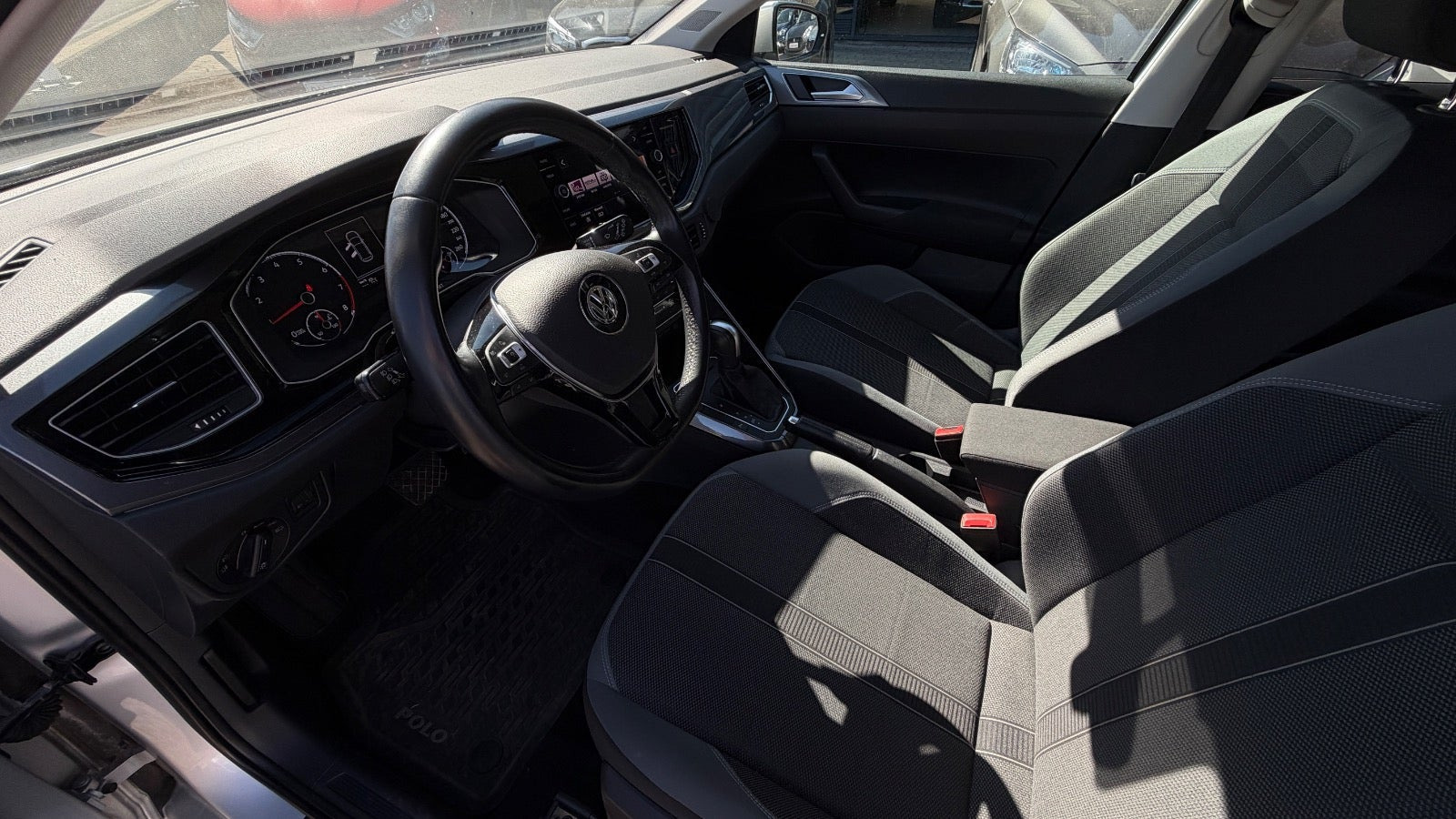 Sølv VW Polo fra 2020