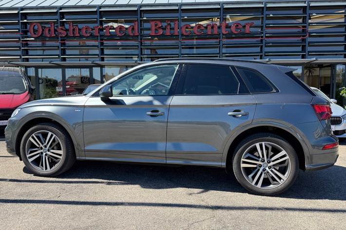 Grå Audi Q5 fra 2018