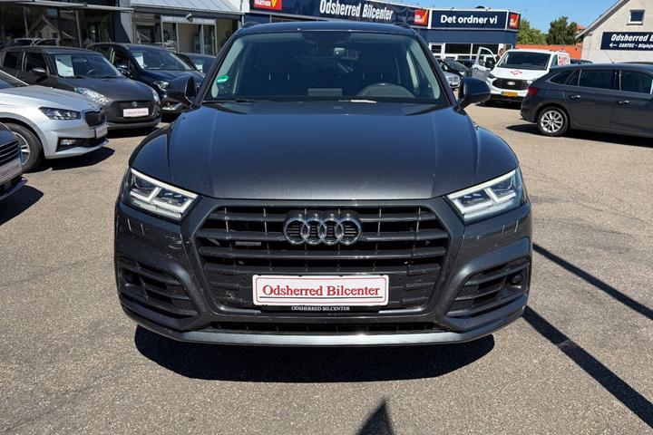 Grå Audi Q5 fra 2018