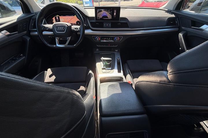 Grå Audi Q5 fra 2018