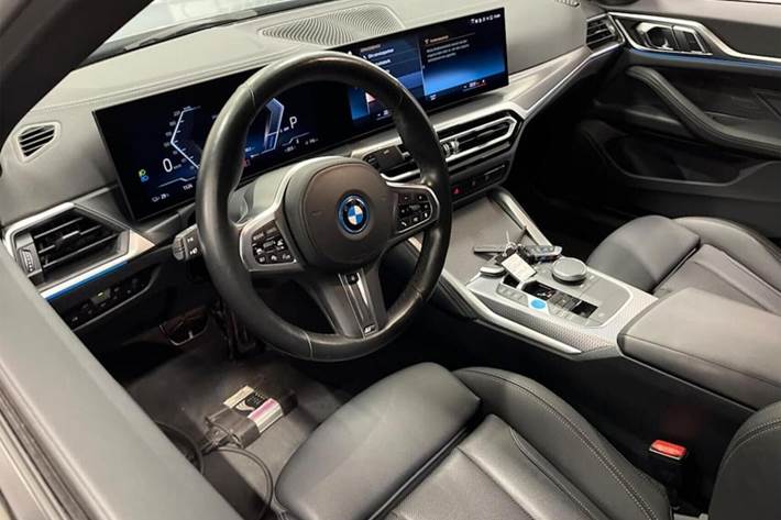 Grå BMW i4 fra 2023