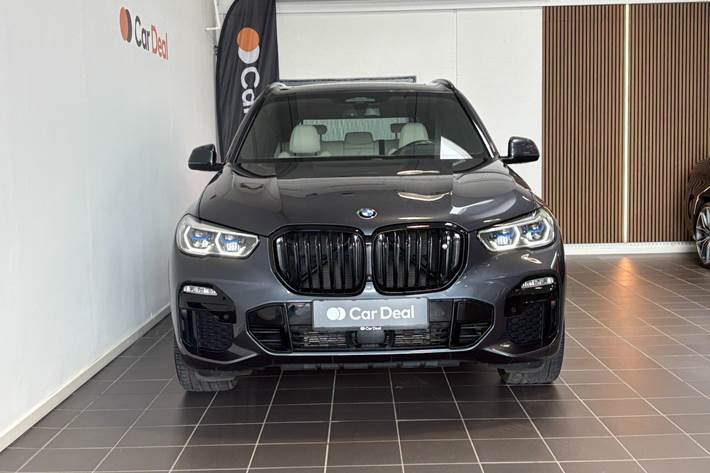 Grå BMW X5 fra 2020