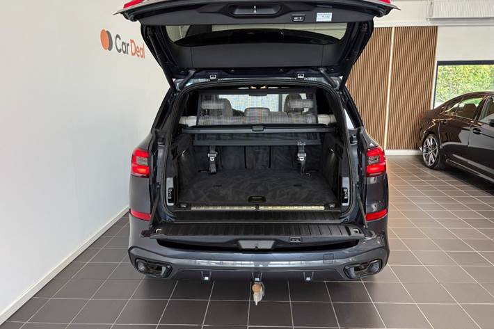 Grå BMW X5 fra 2020