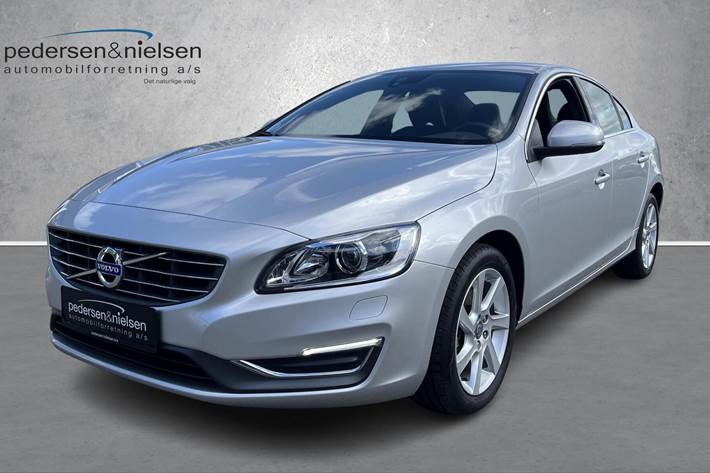 Grå Volvo S60 fra 2015