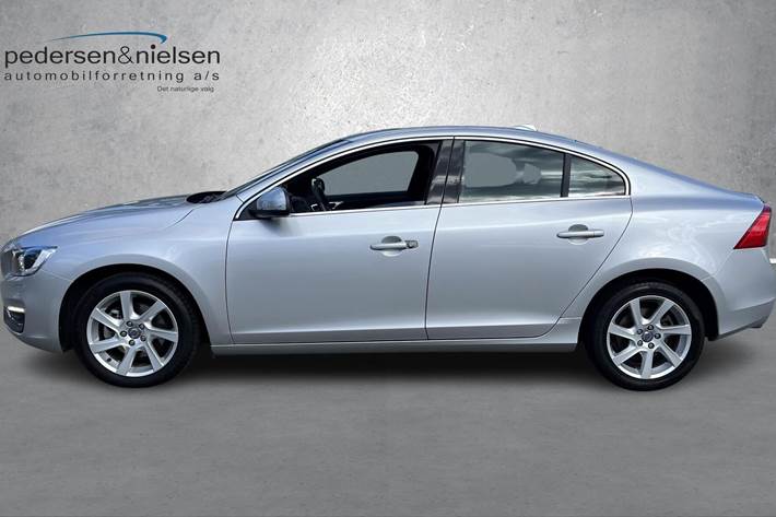 Grå Volvo S60 fra 2015
