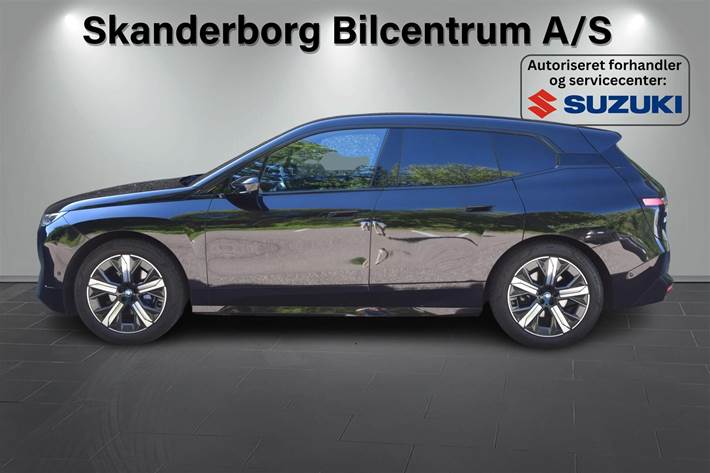 Sort BMW iX fra 2023