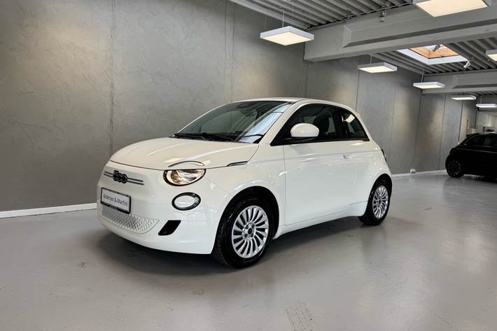 Hvid Fiat 500e fra 2023