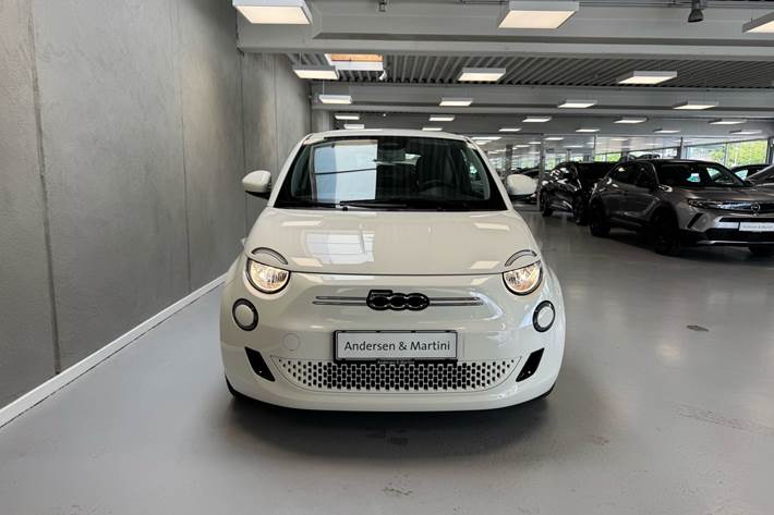 Hvid Fiat 500e fra 2023