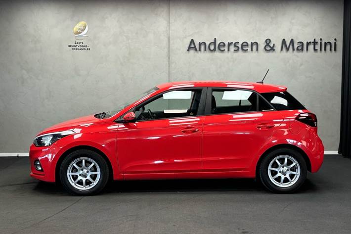 Rød Hyundai i20 fra 2018