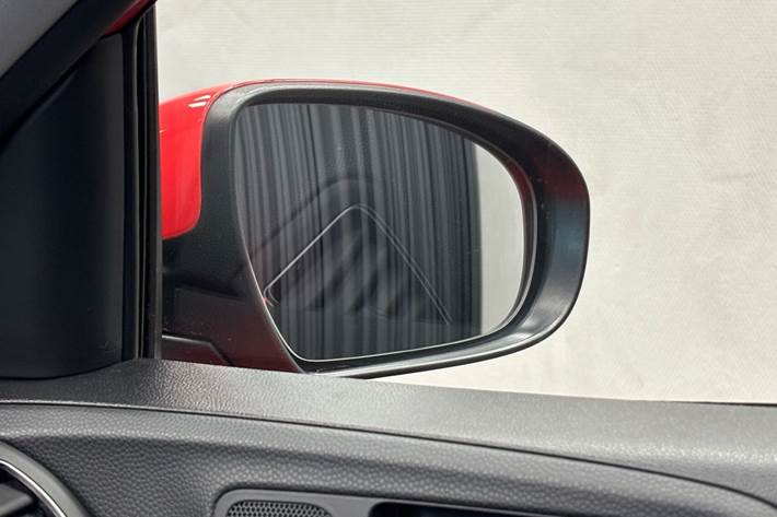 Rød Hyundai i20 fra 2018