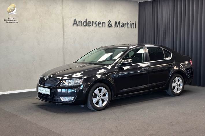 Sort Skoda Octavia fra 2015