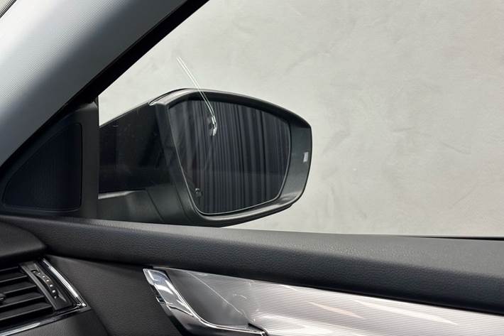 Sort Skoda Octavia fra 2015
