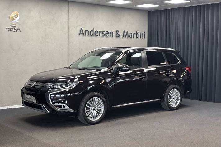 Sort Mitsubishi Outlander fra 2018