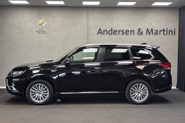 Sort Mitsubishi Outlander fra 2018