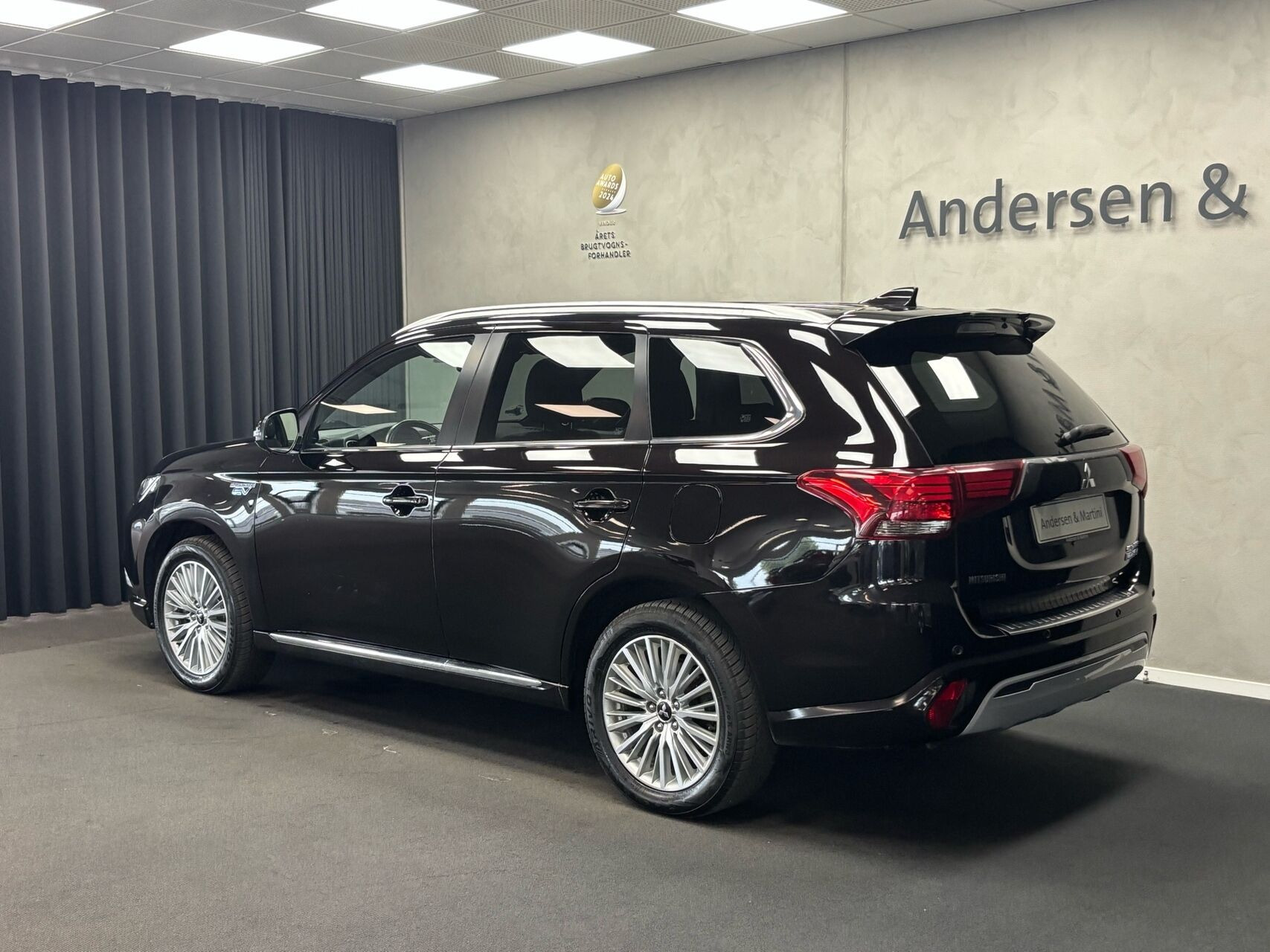 Sort Mitsubishi Outlander fra 2018