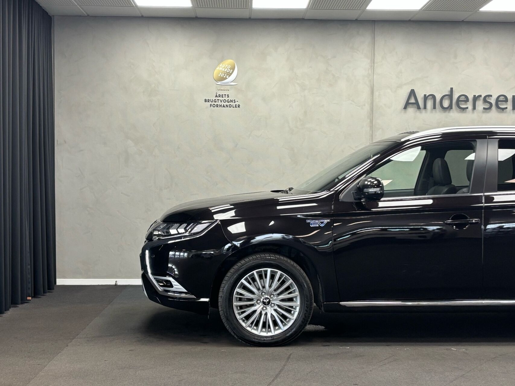 Sort Mitsubishi Outlander fra 2018