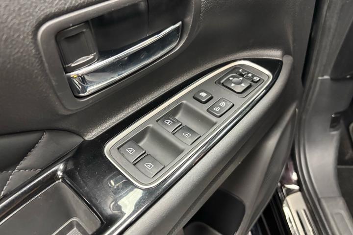 Sort Mitsubishi Outlander fra 2018