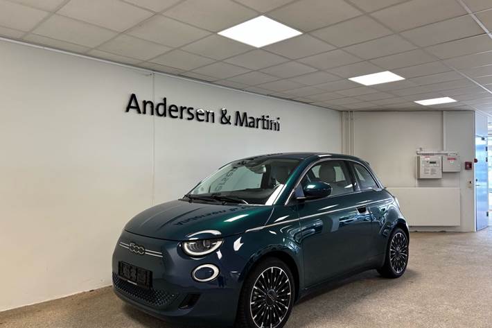 Grøn Fiat 500e fra 2023