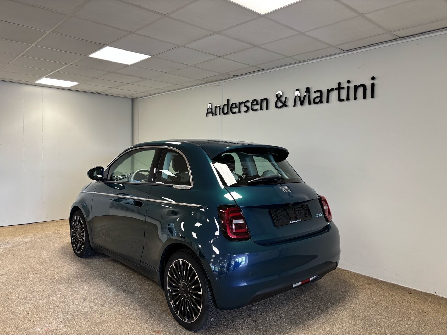 Grøn Fiat 500e fra 2023