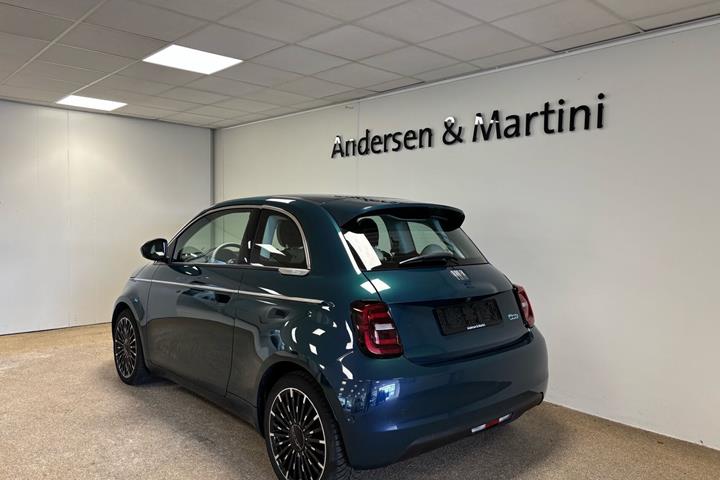 Grøn Fiat 500e fra 2023