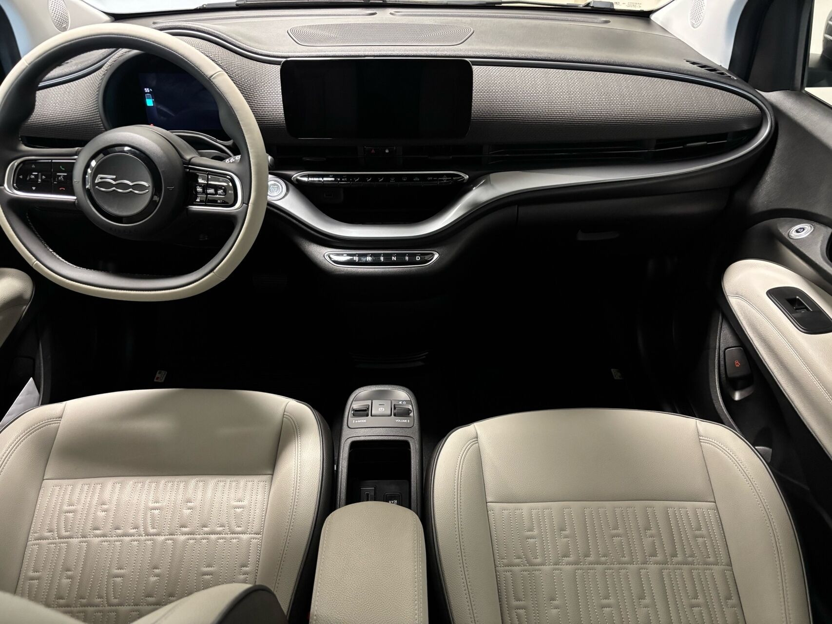 Grøn Fiat 500e fra 2023
