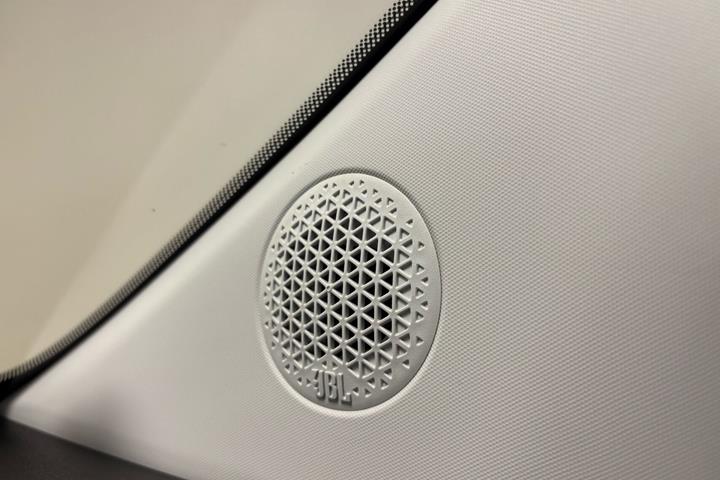 Grå Fiat 500e fra 2023