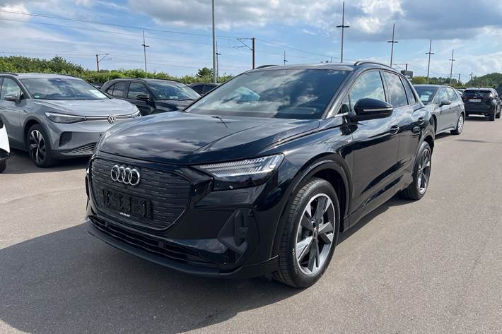 Sort Audi Q4 fra 2026 set udefra