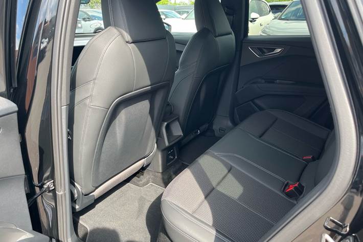 Sort Audi Q4 fra 2026