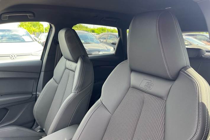 Sort Audi Q4 fra 2026