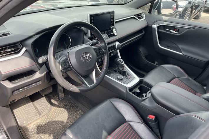 Sort Toyota RAV4 Plug-in fra 2021