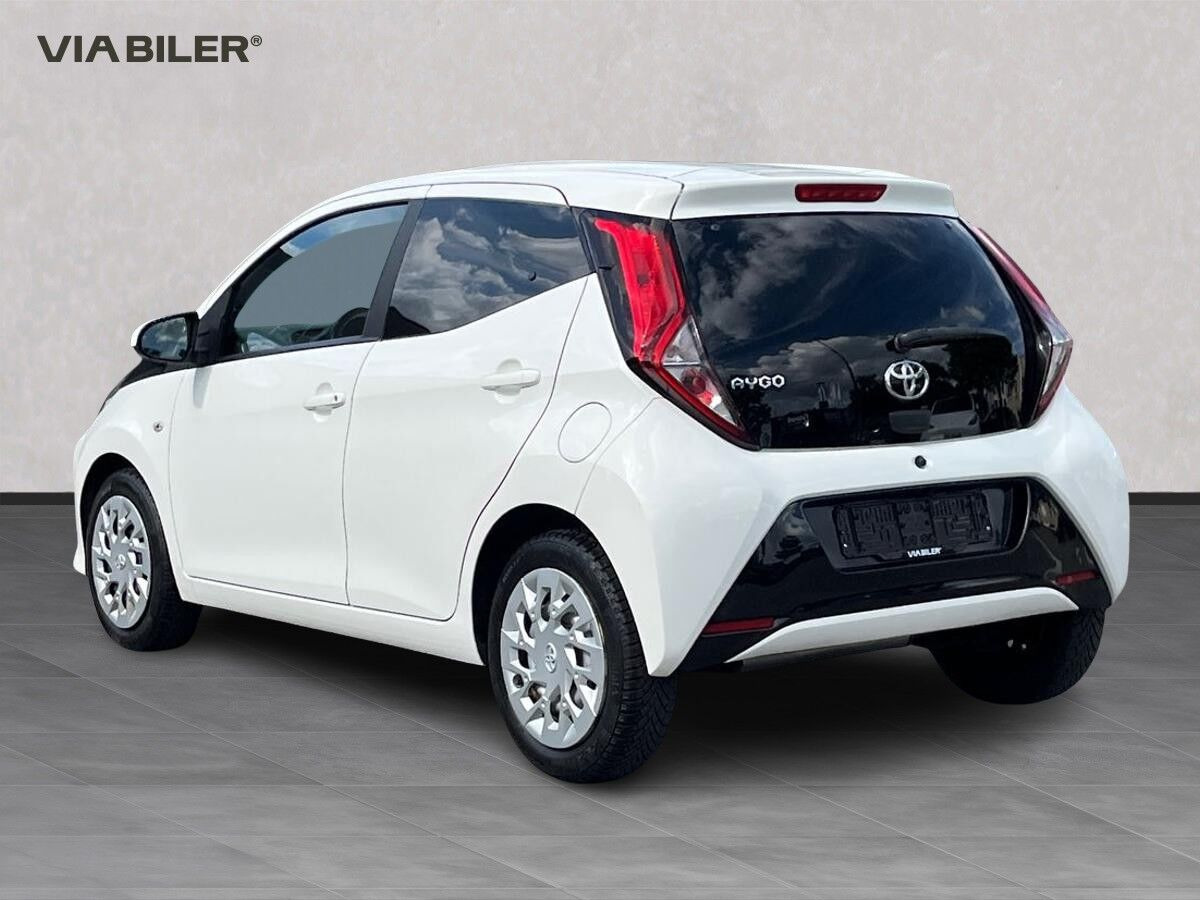 Hvid Toyota Aygo fra 2020