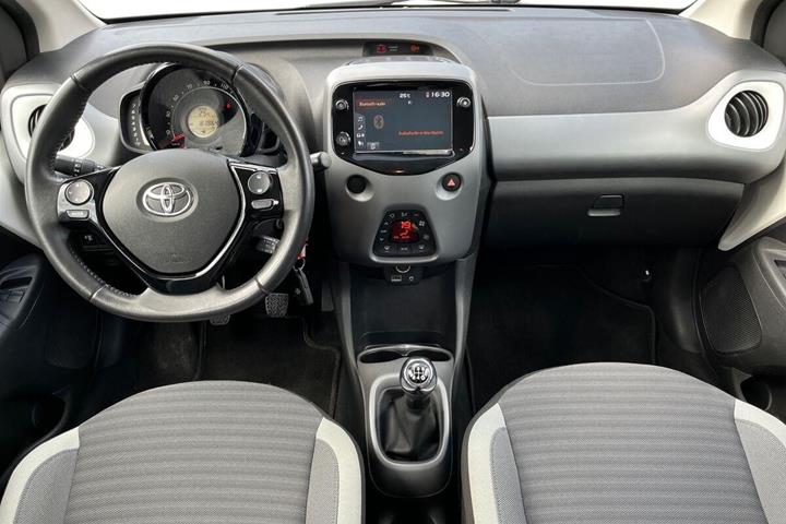 Hvid Toyota Aygo fra 2020