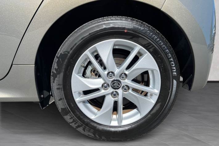 Bronze Toyota Yaris fra 2023