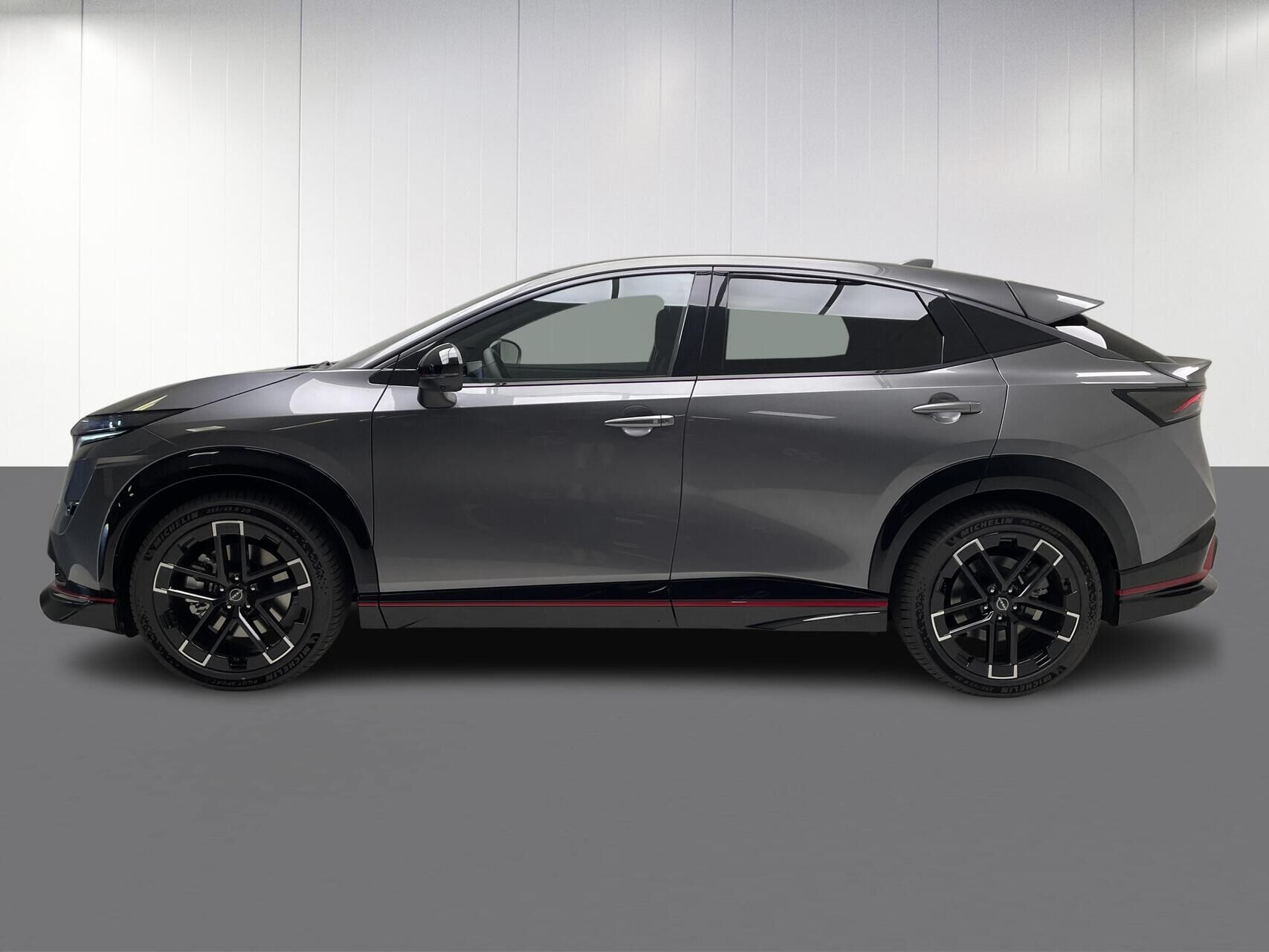 Grå Nissan Ariya fra 2026