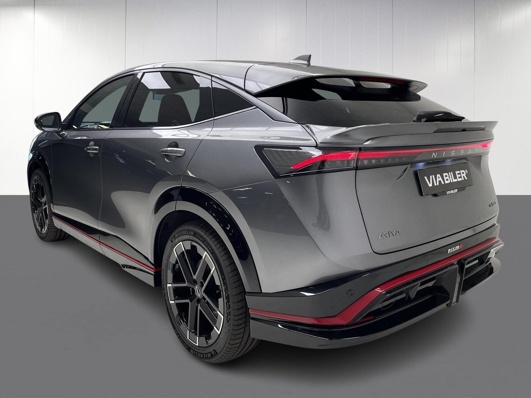 Grå Nissan Ariya fra 2026