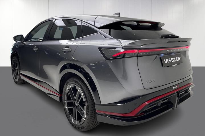 Grå Nissan Ariya fra 2026