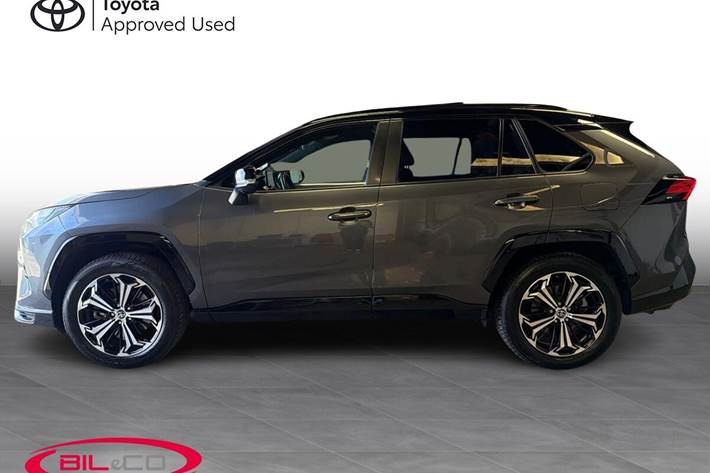 Sort Toyota RAV4 Plug-in fra 2023