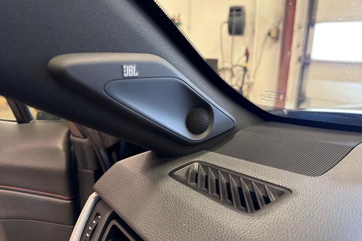 Sort Toyota RAV4 Plug-in fra 2023