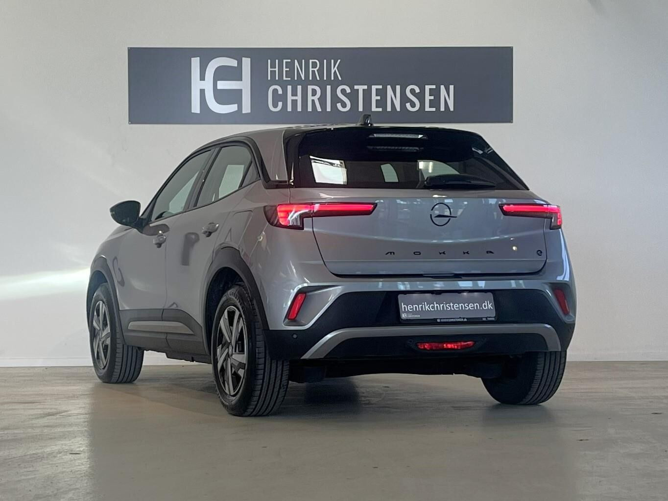 Sølv Opel Mokka-e fra 2025