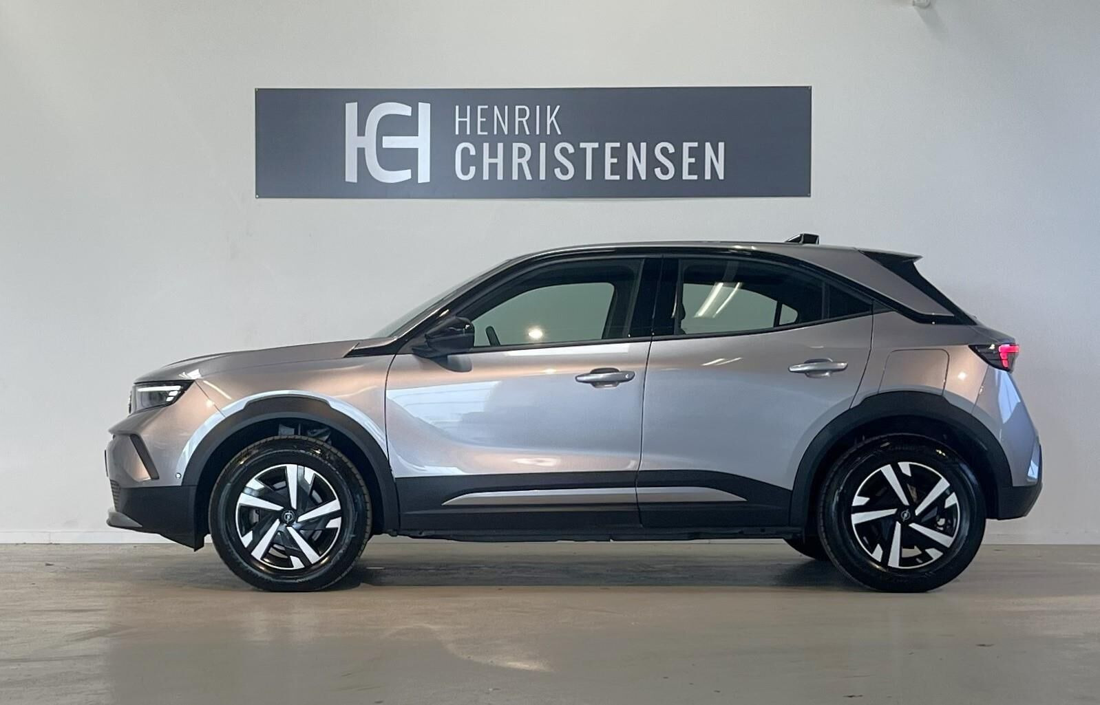 Sølv Opel Mokka-e fra 2025